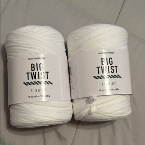 Big Twist bright White T-Shirt Yarn